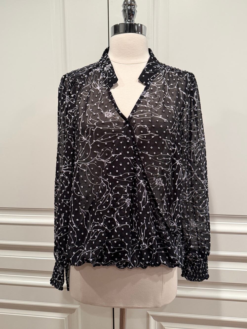 Bobeau Black And White Sheer Blouse v-neck wrap Hi-Low size M A541